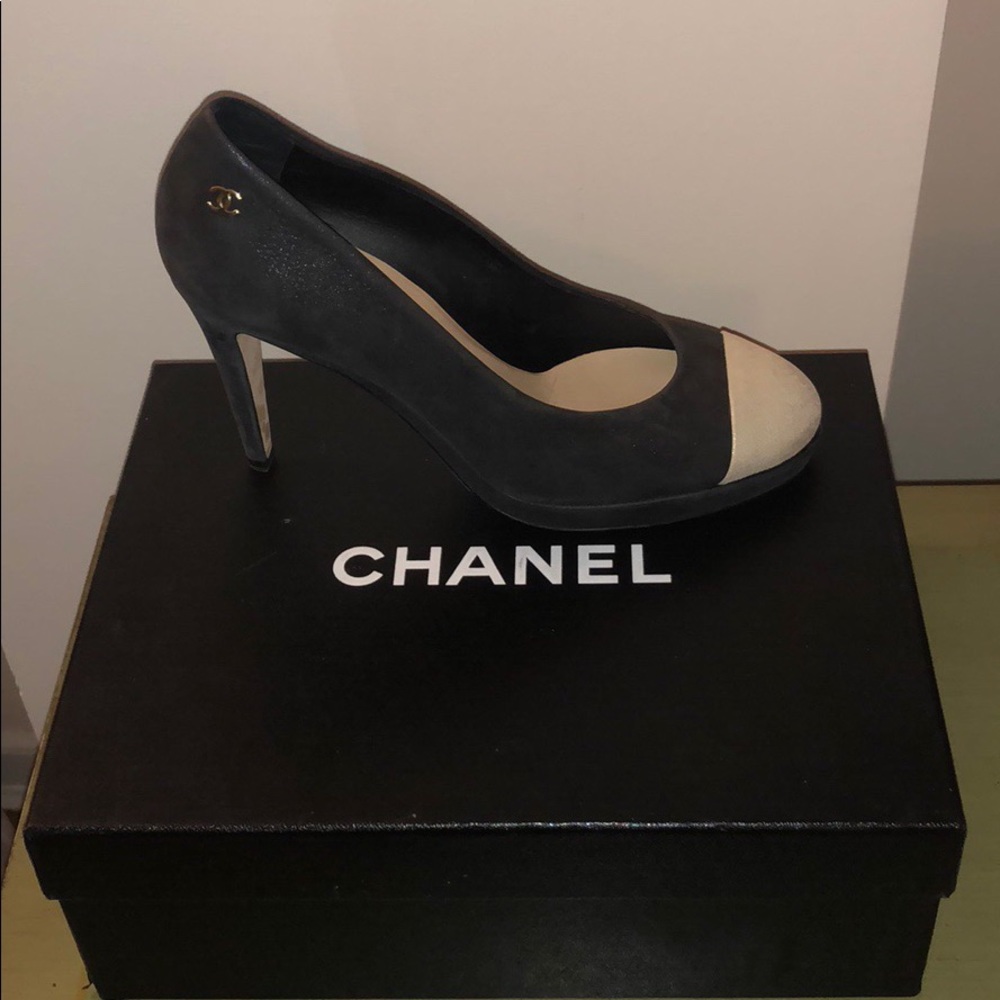 CHANEL Heels - Picture 2 of 5